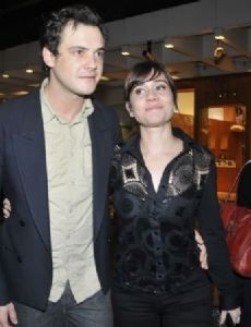 Alessandra Negrini and Sérgio Guizé