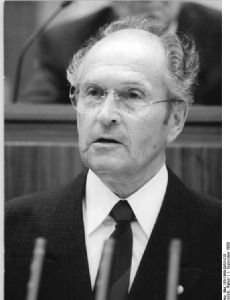 Oskar Fischer (GDR politician)