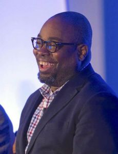 Stephen Henderson (journalist)