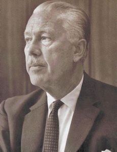 Henning Holck-Larsen