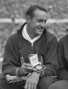 Kenneth Wiesner
