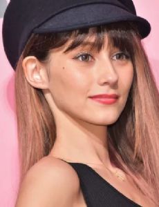 Akemi Darenogare