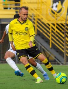Vitinho (footballer, born 1990)