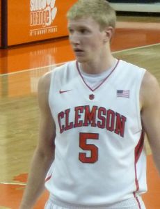 Tanner Smith (basketball player)