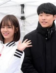 Lee Hyeri and Ryu Jun Yeol