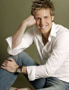 Óscar Martínez (presenter)