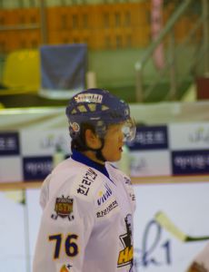 Sin Sang-woo (ice hockey)