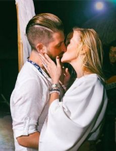 Katie Cassidy and Matthew Rodgers