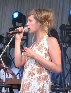 Lisa Lobsinger