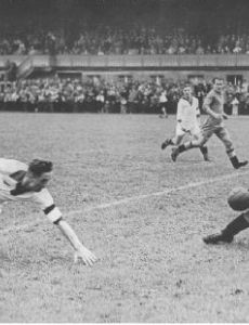 Helmut Jahn (footballer)