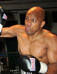 Leon Williams (boxer)