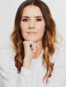 Alejandra Llamas