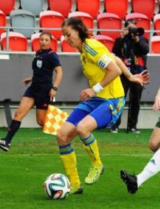 Julie Nelson (footballer)
