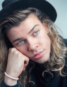 Jarl Andersen (Instagram Star)