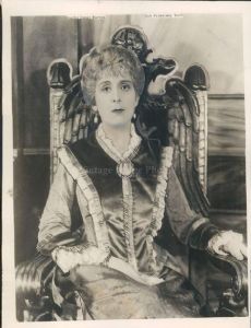 Clarissa Selwynne