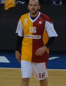 Evren Büker