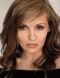 Anya Garnis