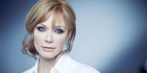 Lauren holly younger