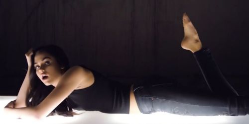 Maggie Lindemann's Fan Art-Filled “Pretty Girl” Lyric Video