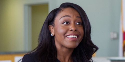 DomiNque Perry