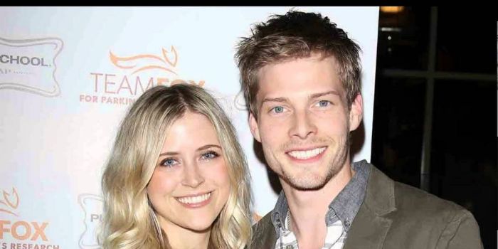 Hunter Parrish and Kathryn Wahl