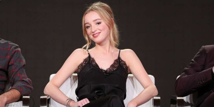 Who is Phoebe Dynevor dating? Phoebe Dynevor boyfriend ...